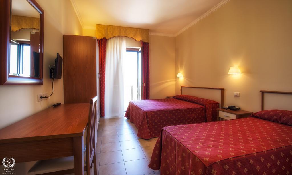 Royals Gate Hotel Rodi Garganico Ngoại thất bức ảnh