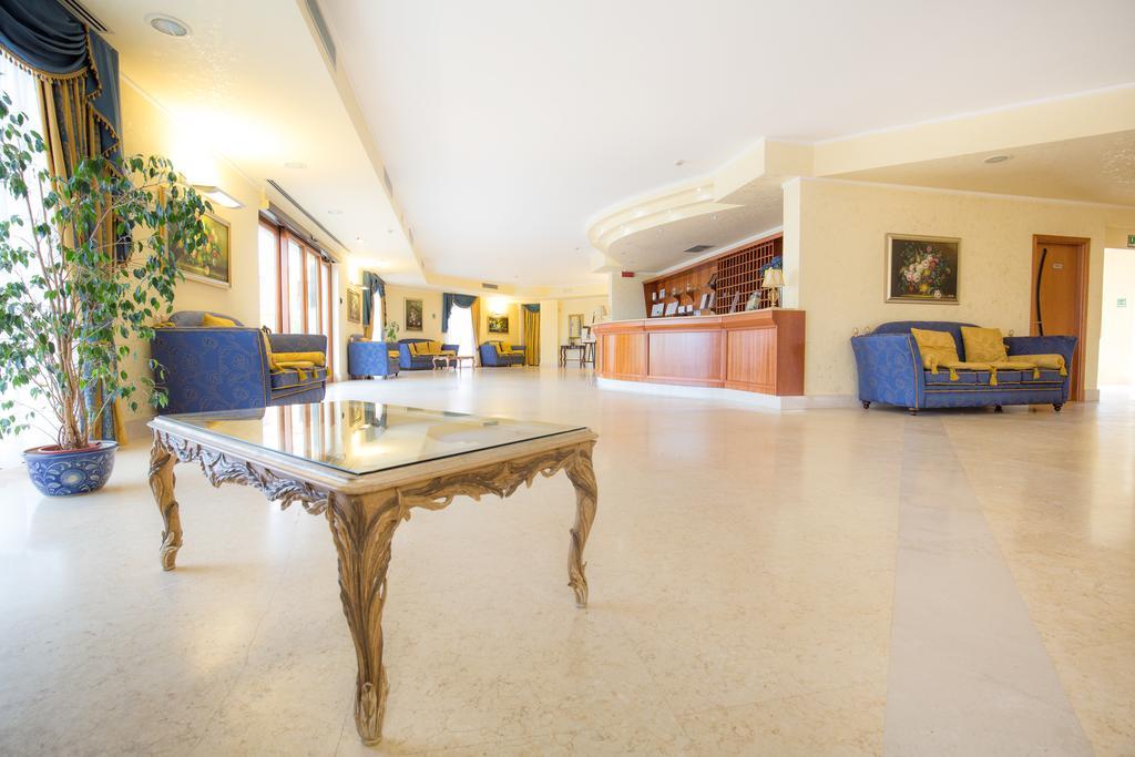 Royals Gate Hotel Rodi Garganico Ngoại thất bức ảnh