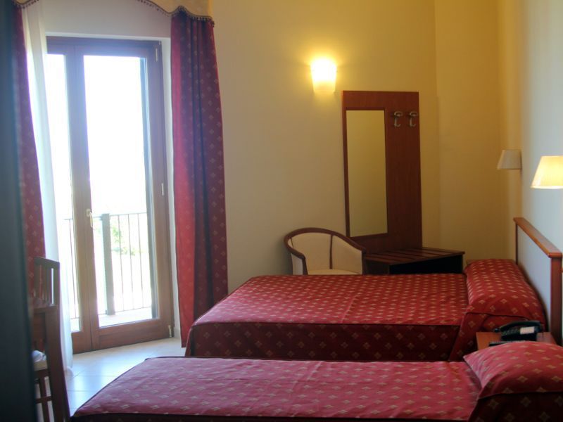 Royals Gate Hotel Rodi Garganico Ngoại thất bức ảnh