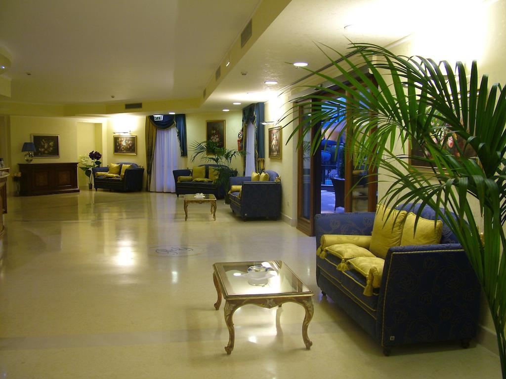 Royals Gate Hotel Rodi Garganico Ngoại thất bức ảnh