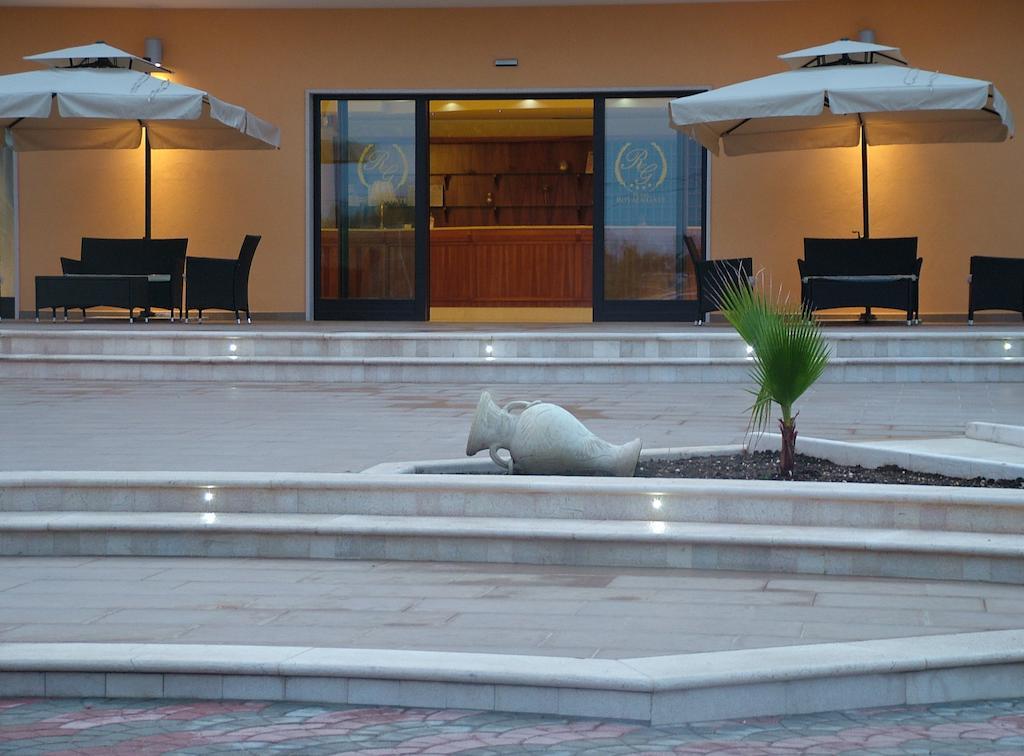 Royals Gate Hotel Rodi Garganico Ngoại thất bức ảnh