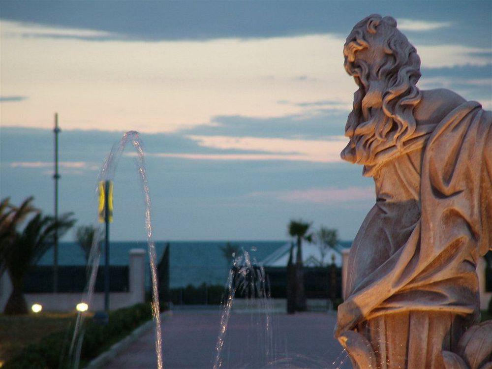 Royals Gate Hotel Rodi Garganico Ngoại thất bức ảnh